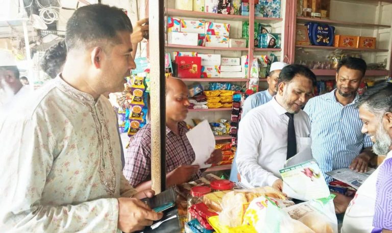 খাগড়াছড়িতে আইনজীবী ফোরামের উদ্যোগে ধানের শীষের প্রচার পত্র বিতরণ