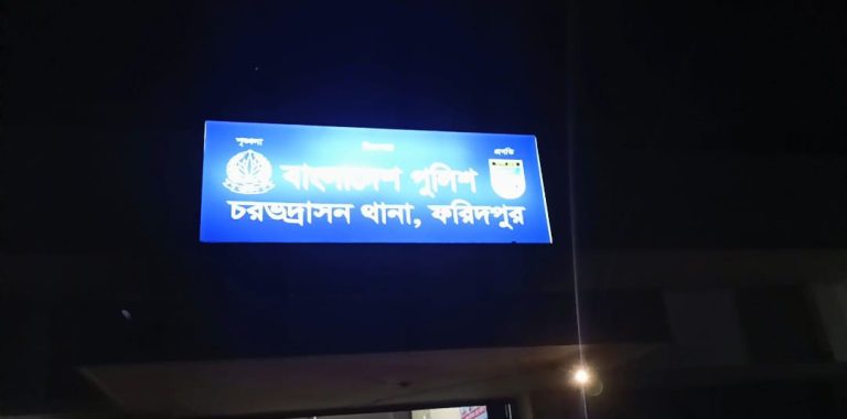 ইজিবাইকে যাত্রীবেশে এক নারী যাত্রীর স্বর্ণের চেইন চুরির সময় ৫ নারীকে হাতেনাতে আটক