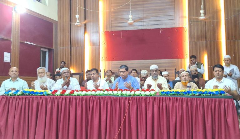 শিবগঞ্জে কওমী মাদ্রাসা পরিচালকদের সঙ্গে মীর শাহে আলমের মতবিনিময় সভা