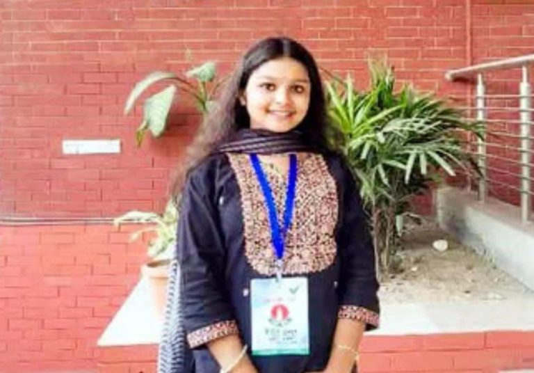 বরিশালের কিশোরী প্রিয়ন্তী পোদ্দার রবীন্দ্রসংগীত বিভাগে দেশ সেরা