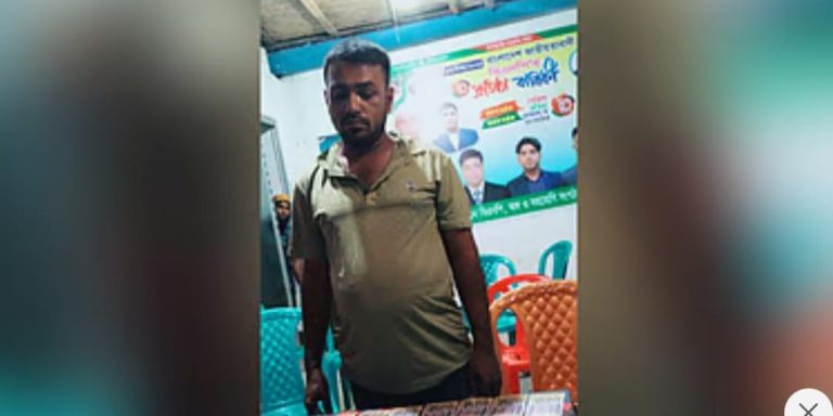 সুবর্ণচরে জাল টাকাসহ কৃষকদল নেতাকে আটক করা হয়েছে