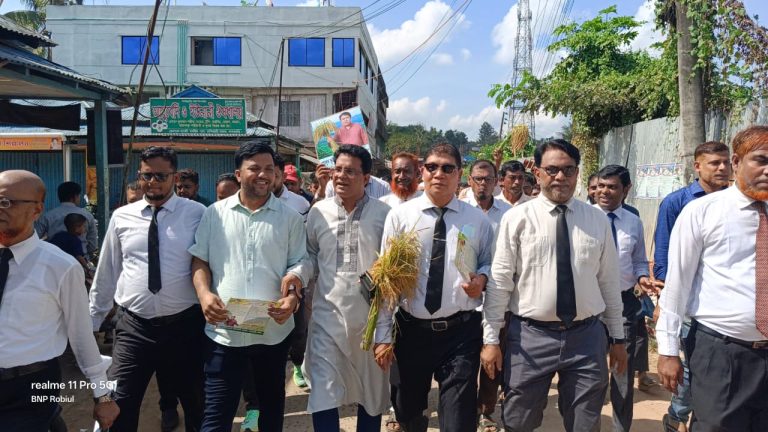 খাগড়াছড়িতে বিএনপি ও জাতীয়তাবাদী আইনজীবী ফোরামের লিফলেট বিতরণ