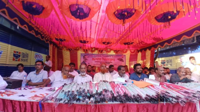 নাগরপুরে ভাদ্রা ইউনিয়ন বিএনপির উদ্যোগে ছাতা বিতরণ