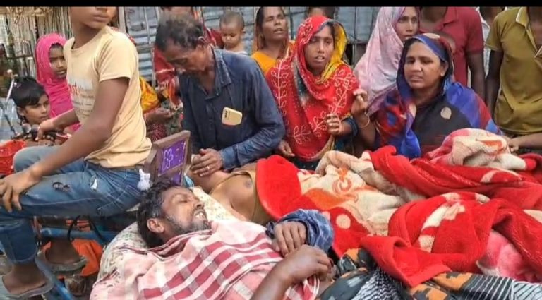 চাঁপাইনবাবগঞ্জে আধিপত্যকে কেন্দ্র করে দুই গ্রুপের সংঘর্ষে আহত প্রায় ১৫