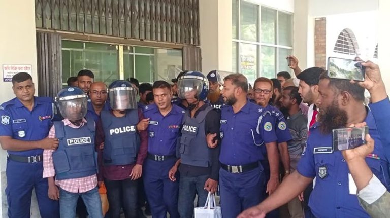 জুলাই শহীদের মেয়েকে দলবদ্ধ ধর্ষণ: তিন আসামির কারাদণ্ড