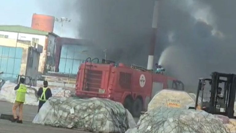 শাহজালাল বিমানবন্দরে কার্গো এলাকায় আগুন