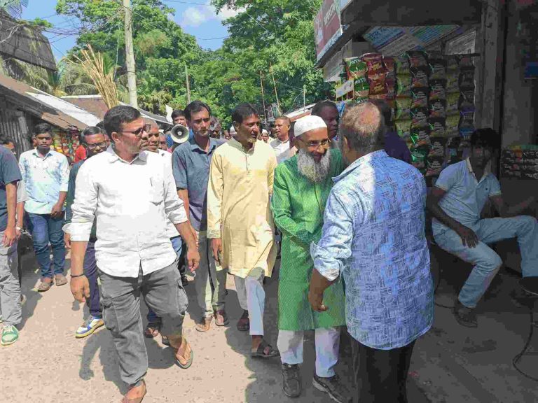 মিরসরাইয়ে ধানের শীষের পক্ষে শাহীদ চৌধুরীর মতবিনিময় ও গণসংযোগ