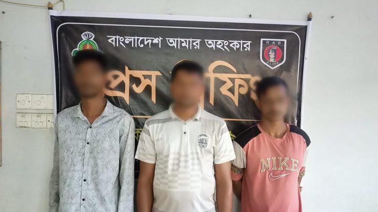 নাসির নগরে ব়্যাবের অভিযানে ৪০কেজি গাঁজাসহ গ্রেফতার ৩