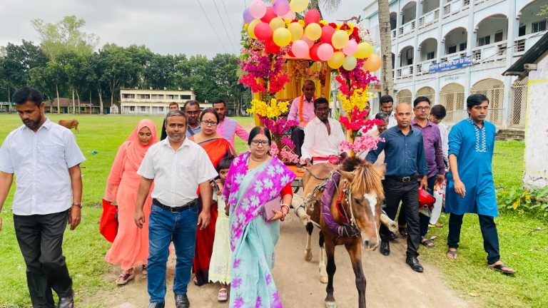নাটোরে শিক্ষক দিলীপ কুমার সরকারের রাজকীয় বিদায়