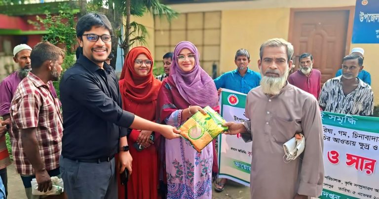 বকশীগঞ্জে প্রান্তিক কৃষকদের মাঝে বিনামূল্যে বীজ ও সার বিতরণ