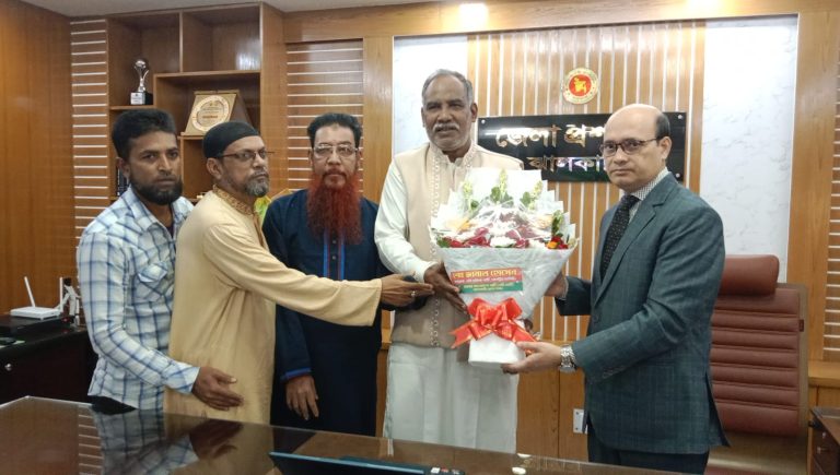 জেলা প্রশাসকের সঙ্গে সাক্ষাতে এবি পার্টির প্রার্থী শেখ জামাল হোসেন