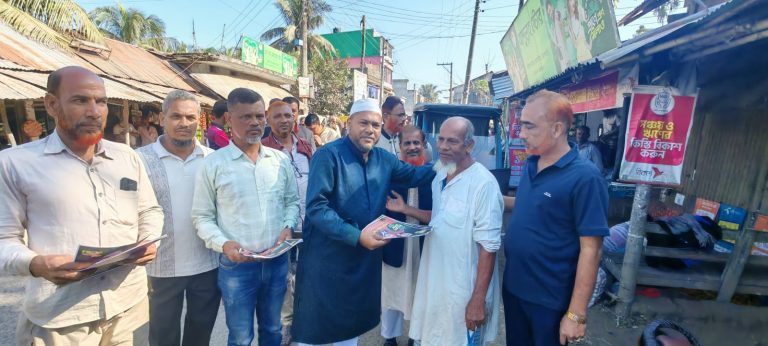 কাঁঠালিয়ায় ৩১ দফার লিফলেট বিতরণে মাঠে বিএনপি নেতাকর্মীরা