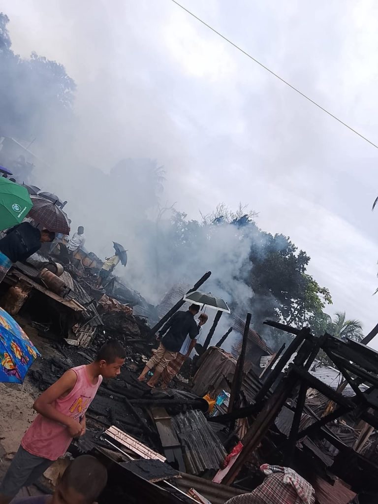খাগড়াছড়ির মহালছড়িতে আগুনে ২৩টি দোকান পুড়ে ছাই