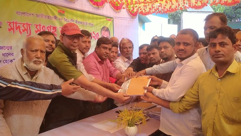 নীলফামারীতে বিএনপির সদস্য সংগ্রহ ও লিফলেট বিতরণ 