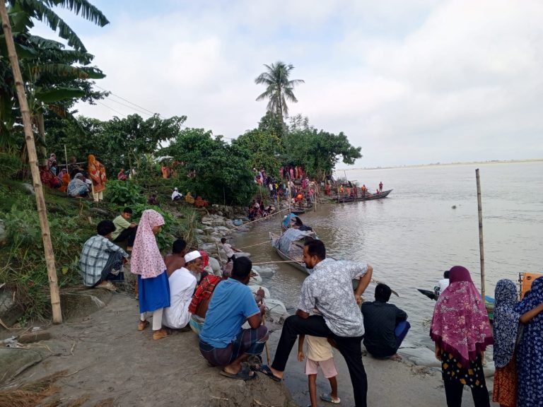 পদ্মা নদীতে দেড় বছরের শিশু খাদিজা নিখোঁজ, উদ্ধার তৎপরতা চলছে