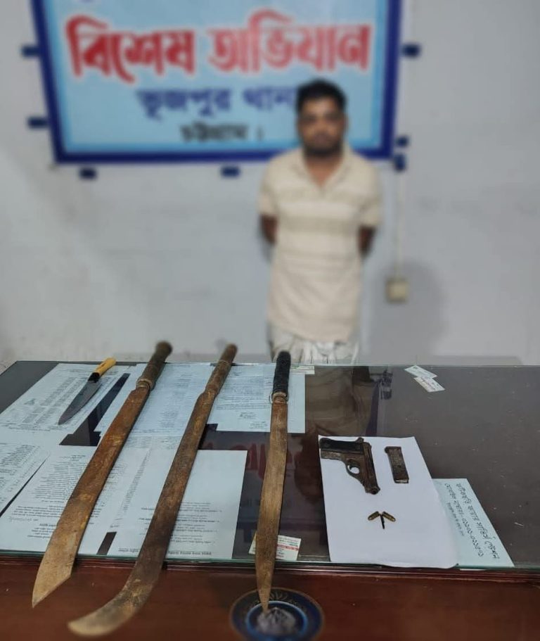 চট্টগ্রামের ভূজপুরে অস্ত্র ও গুলিসহ ওয়ারেন্টভুক্ত সন্ত্রাসী গ্রেফতার