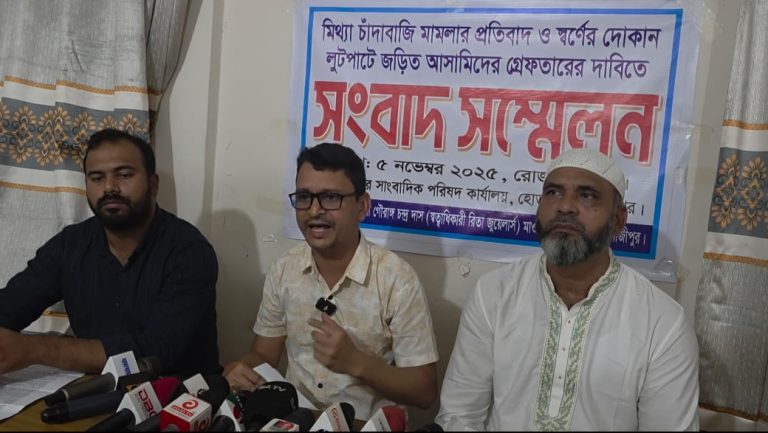 গাজীপুরে স্বর্ণের দোকান লুটের আসামিদের গ্রেপ্তারের দাবি ব্যবসায়ীর