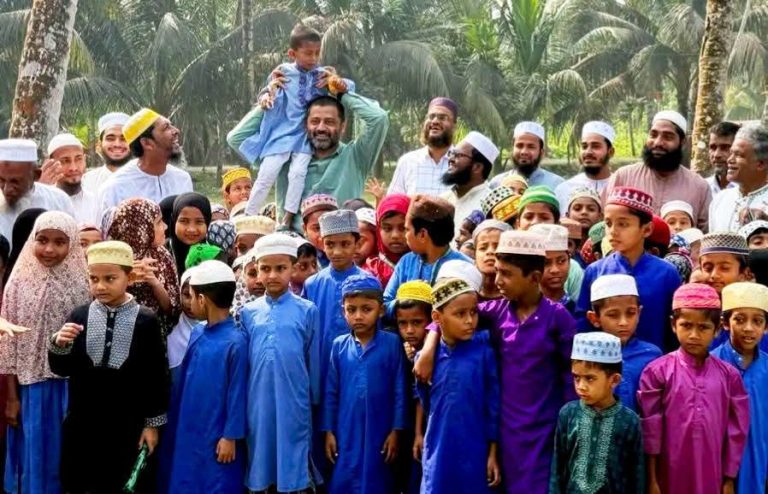 ঝালকাঠিতে গণসংযোগে ব্যারিস্টার মঈন ফিরোজী