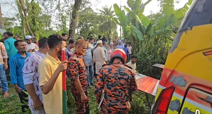 ঝালকাঠিতে পৃথক সড়ক দুর্ঘটনায় দুইজনের মৃত্যু