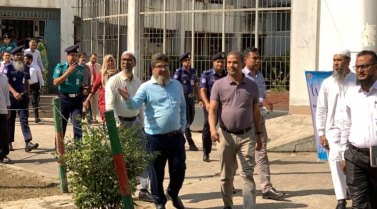 রাজশাহীর কারিগরি প্রশিক্ষণ কেন্দ্র পরিদর্শনে আইন উপদেষ্টা ড. আসিফ নজরুল