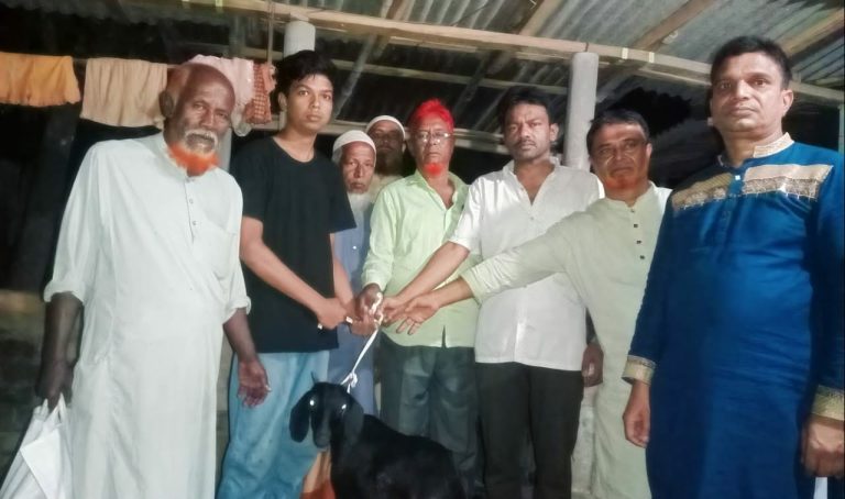 শিবগঞ্জে বিএনপি প্রার্থীর মানবিক উদ্যোগে ক্ষতিগ্রস্ত কৃষক পেলেন নতুন ছাগল