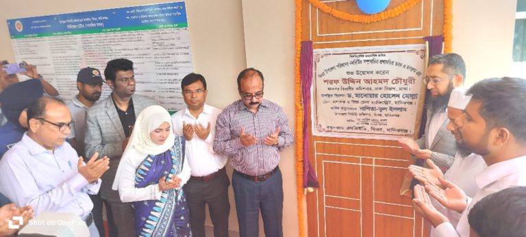ঘিওরে বিশেষ চাহিদাসম্পন্ন শিক্ষার্থীদের মাঝে হুইলচেয়ার ও সহায়ক যন্ত্র বিতরণ