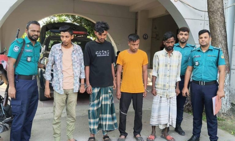 গাজীপুরে নবউদ্বোধিত পুলিশ ক্যাম্পের অভিযানে ২৪ ঘণ্টায় ৪ ডাকাত গ্রেফতার