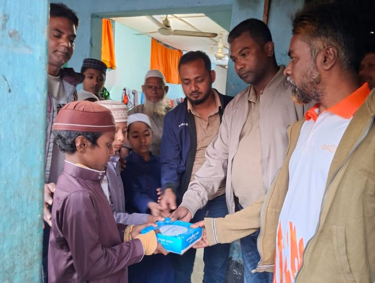 নীলফামারীতে তারেক রহমানের জন্মদিনে এতিম শিশুদের মাঝে খাবার বিতরণ