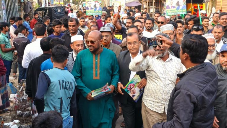 গণতন্ত্র পুনরুদ্ধারের প্রত্যয়ে রাজাপুরে বিএনপির লিফলেট বিতরণ