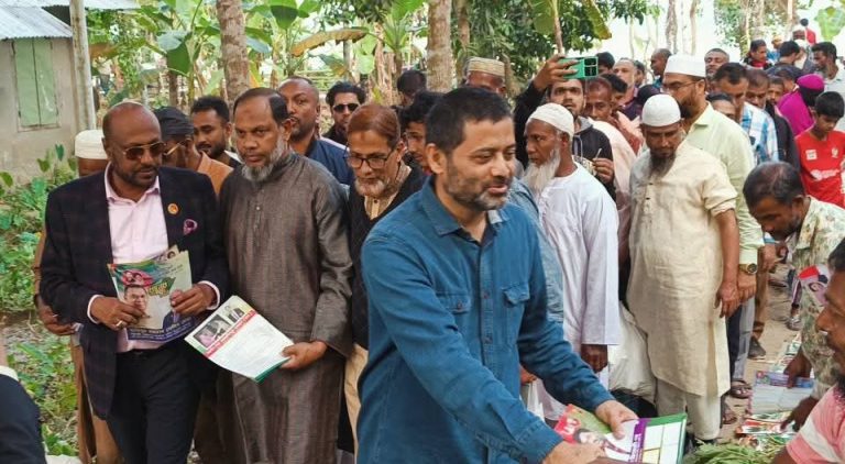 রাজাপুরে বিএনপির তিন মনোনয়ন প্রত্যাশীর গণসংযোগ ও লিফলেট বিতরণ