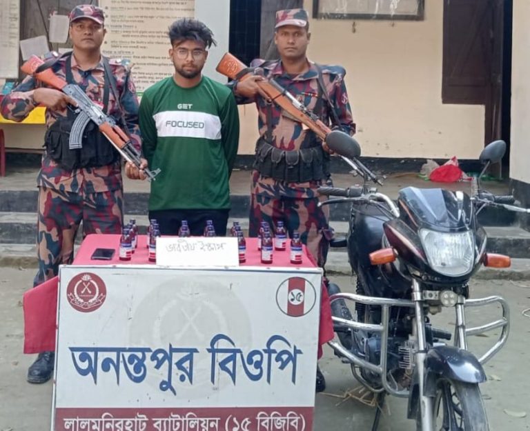 ফুলবাড়ীতে পৃথক অভিযানে মাদকসহ ৩ জন আটক, দুটি মোটরসাইকেল জব্দ