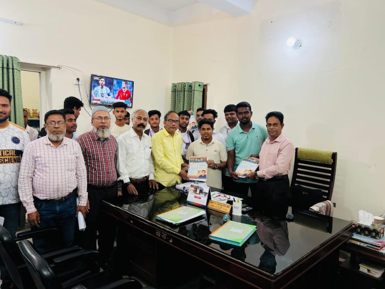 বাজিতপুর সরকারি কলেজে ছাত্রদলের লিফলেট বিতরণ ও গণসংযোগ