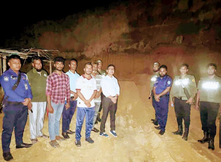 রামগড়ে অবৈধ পাহাড় কাটায় এক ব্যক্তিকে ১ লাখ টাকা জরিমানা