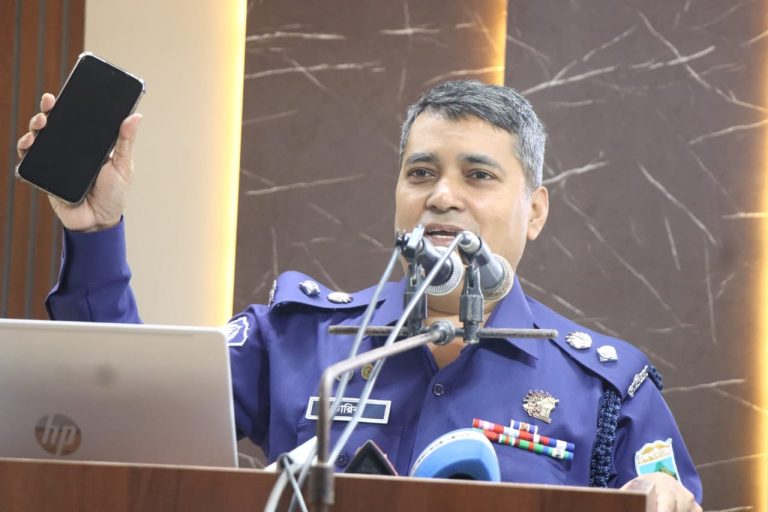লালপুরে অনলাইন প্রতারণা ও সাইবার অপরাধ প্রতিরোধে শিক্ষার্থীদের সঙ্গে পুলিশের সচেতনতামূলক সভা অনুষ্ঠিত