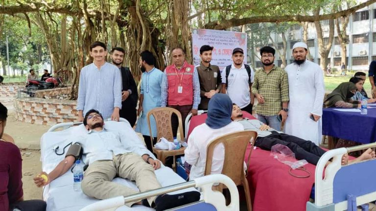 ইবিতে প্রয়াত শিক্ষার্থী শান্তার স্মরণে রক্তদান ও ফ্রি ব্লাড গ্রুপিং কর্মসূচি