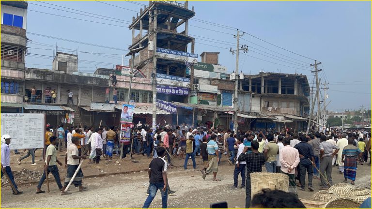 গাংনীতে বিএনপির দুই গ্রুপের সংঘর্ষ, ভাঙচুর-অগ্নিসংযোগ