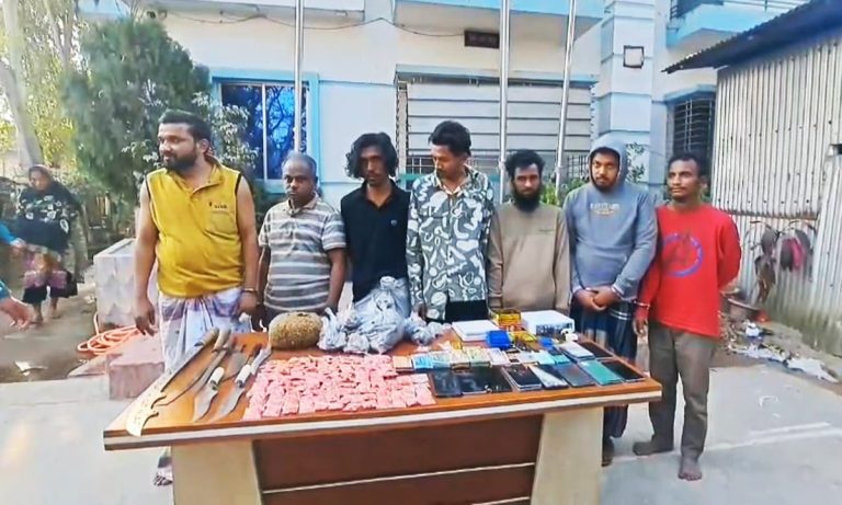 কাশিমপুরে যৌথ বাহিনীর অভিযানে দেশীয় অস্ত্র–মাদকসহ ৮ কারবারি গ্রেপ্তার