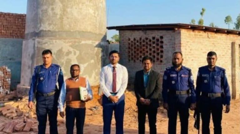 নাগেশ্বরীতে ভ্রাম্যমাণ আদালতের অভিযানে ৩ ইটভাটা থেকে জরিমানা আদায়
