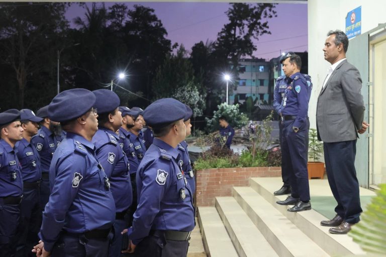 বাঁশখালী থানা পরিদর্শন ও নির্বাচন সংক্রান্ত দায়িত্ব পালন সংক্রান্তে নির্দেশনা প্রদান করেন পুলিশ সুপার