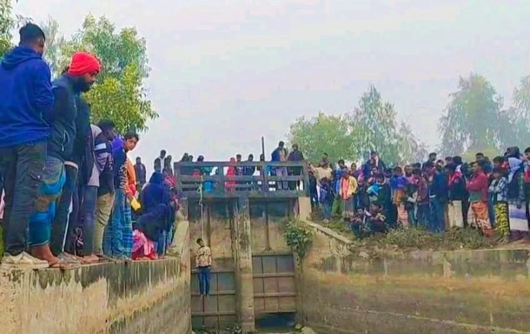 নীলফামারীতে যুবকের ঝুলন্ত মরদেহ উদ্ধার 