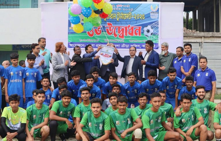 ঝালকাঠিতে আন্তঃকলেজ ফুটবল টুর্নামেন্ট ২০২৫ শুরু