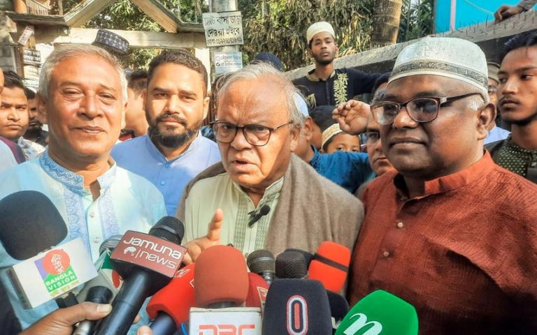 বড় সংকট না হলে নির্ধারিত সময়েই নির্বাচনে অংশ নেবে বিএনপি: রিজভী