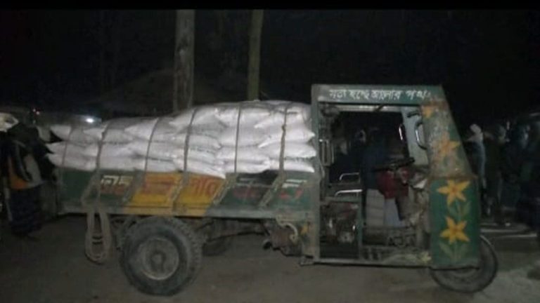নাগেশ্বরীতে পাচার সন্দেহে ৪ হাজার কেজি ডিএপি সার জব্দ