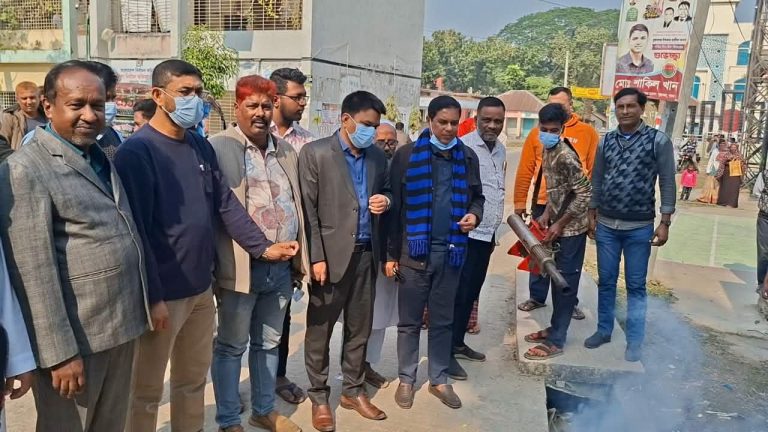 সুজানগর পৌরসভায় ডেঙ্গু প্রতিরোধে মশক নিধন অভিযানের উদ্বোধন