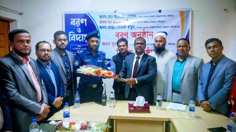 চরভদ্রাসনে নতুন ওসিকে বরণে অফিসার ক্লাবের ফুলেল শুভেচ্ছা