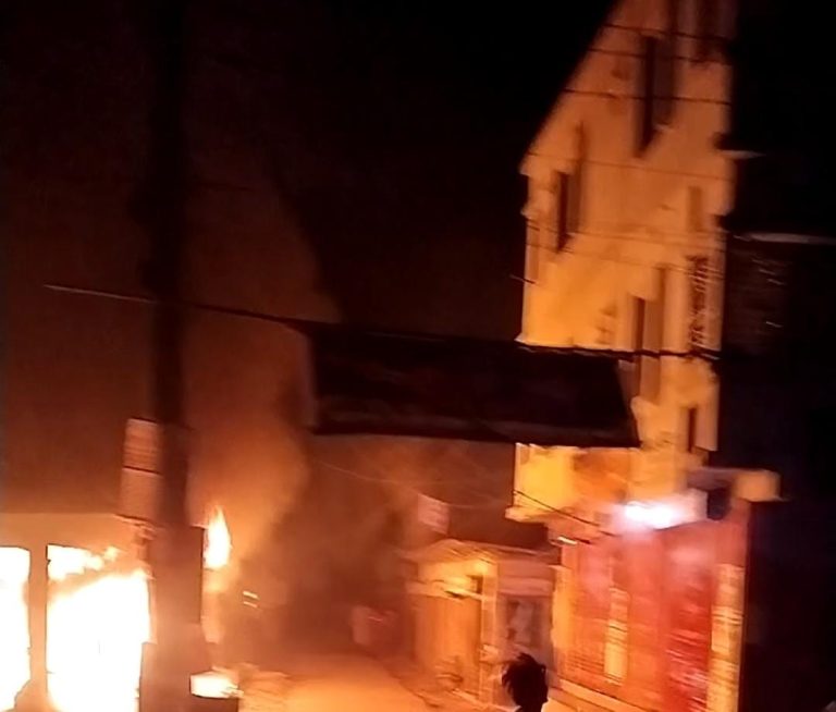 বেগমগঞ্জে বৈদ্যুতিক শর্ট সার্কিটে নয়টি দোকান পুড়ে ছাই