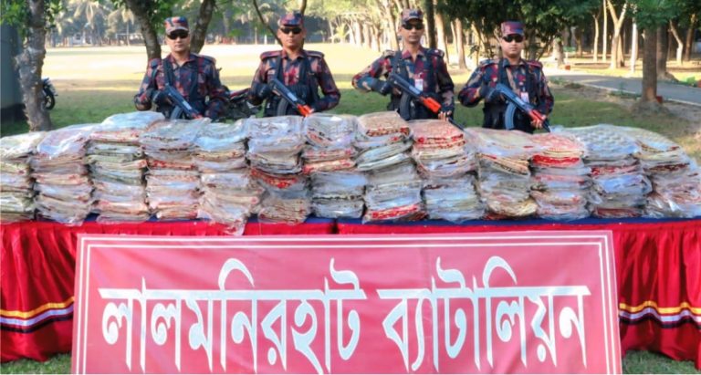 ভুরুঙ্গামারী সীমান্তে বিজিবির অভিযানে ২৭২টি ভারতীয় কাতান শাড়ি জব্দ