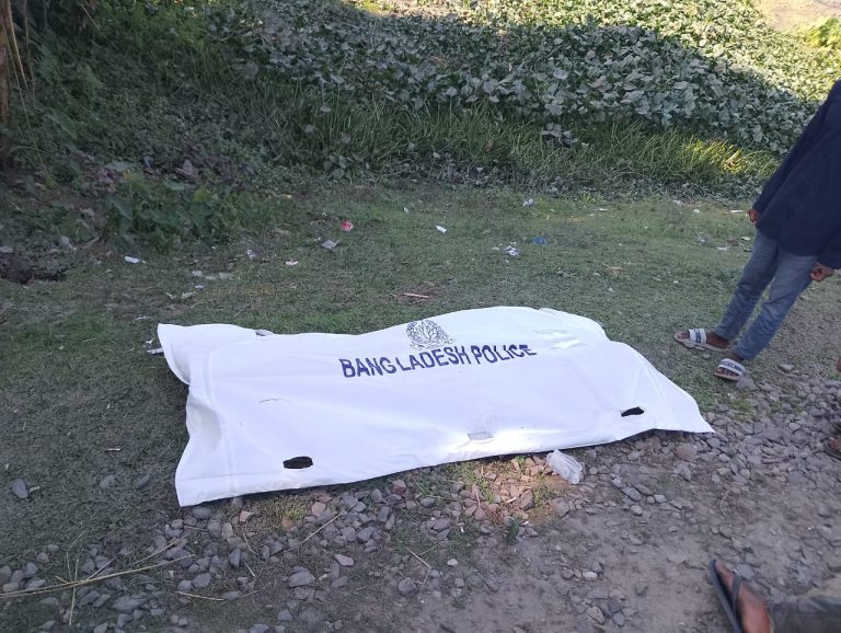 হেডফোনে কথা বলতে গিয়ে ট্রেনের ধাক্কায় যুবকের মর্মান্তিক মৃত্যু