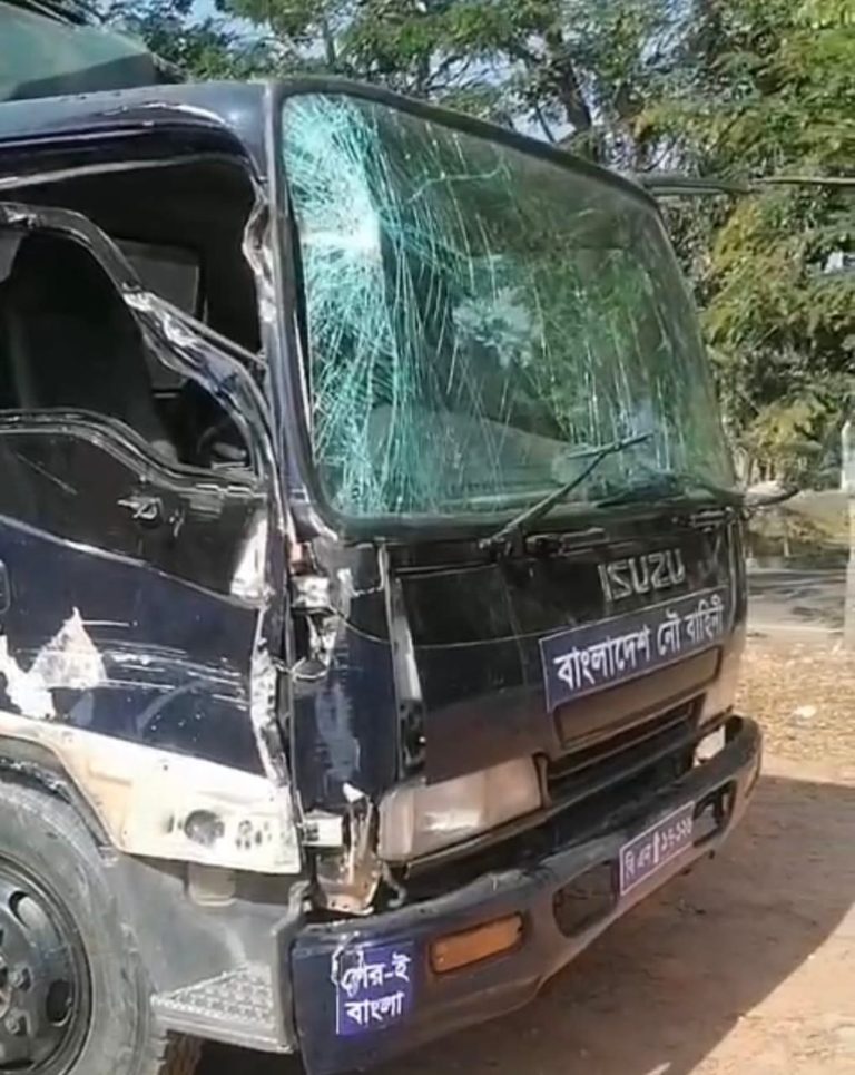 ঝালকাঠিতে মোটরসাইকেলের পেছনে ট্রলির ধাক্কা, নারী নিহত