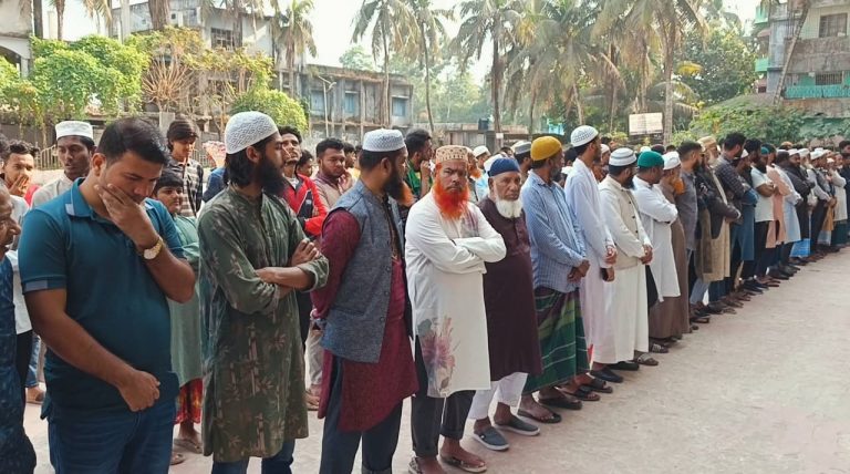 ঝালকাঠিতে ওসমান হাদীর গায়েবানা জানাজা অনুষ্ঠিত